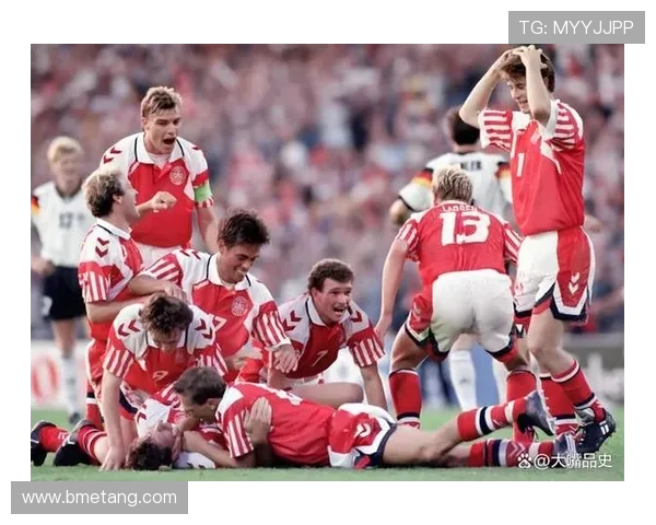 丹麦与英国足球明星的辉煌历程与传奇故事探秘