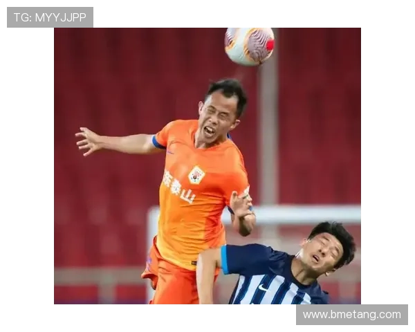 光头足球明星的独特魅力与发型风格解析