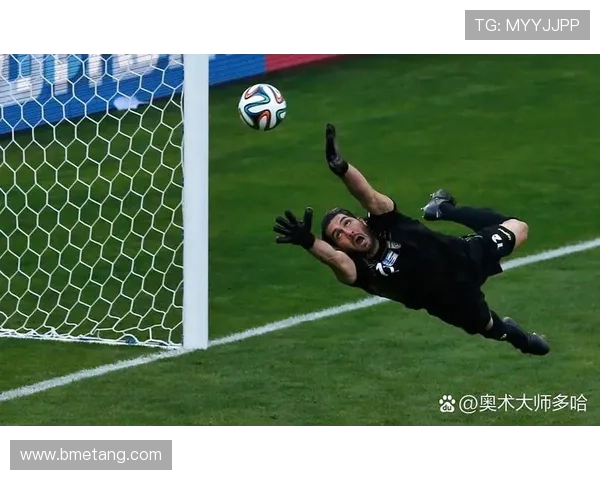 足球明星在绿茵场上展现风采的背后故事与精彩瞬间揭秘