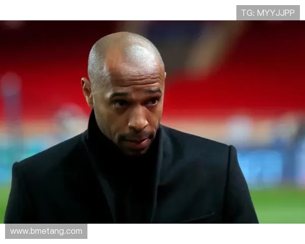 亨利足球明星高清壁纸尽显传奇风采与精彩瞬间的完美结合